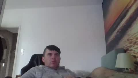 schosch01 online show from 05-06-26, 06:52