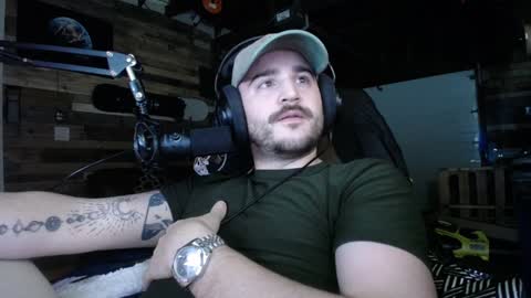 Snapshot of scotchthecat chatting on 12-16-24, 01:42 Sup online show from 12-16-24, 01:42