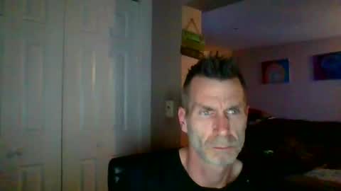 Snapshot of scroach11 chatting on 05-11-26, 01:44 GettOffMyLawn online show from 05-11-26, 01:44