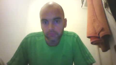 Snapshot of sean20775 chatting on 10-31-25, 12:33 Sean online show from 10-31-25, 12:33