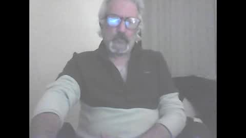 Snapshot of seantheflyer chatting on 10-04-25, 09:57 seantheflyer online show from 10-04-25, 09:57
