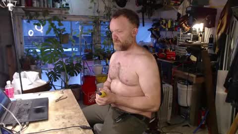 Snapshot of seattlemanwhore chatting on 04-19-26, 02:05 Seattlemanwhore online show from 04-19-26, 02:05