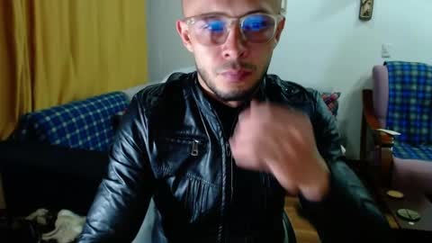 Snapshot of sebastian_025 chatting on 05-12-26, 05:04 Sebastian online show from 05-12-26, 05:04