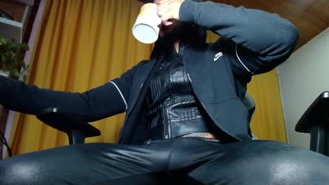 Snapshot of sebastian_025 chatting on 05-17-26, 11:06 Sebastian online show from 05-17-26, 11:06