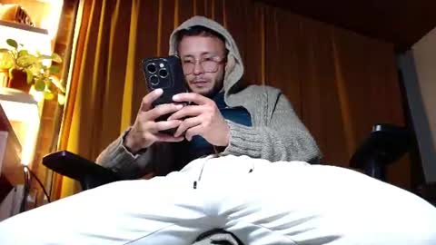 Snapshot of sebastian_025 chatting on 06-11-26, 04:54 Sebastian online show from 06-11-26, 04:54