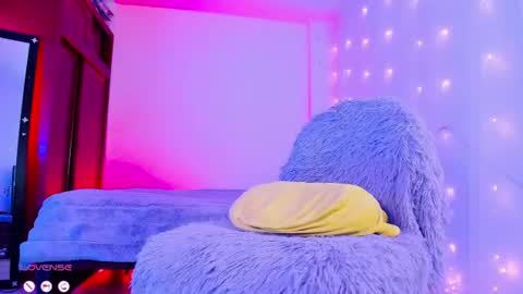     .  INDEPENDENT MODEL online show from 07-05-26, 03:08