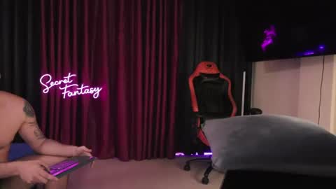 Snapshot of secretfantasy_xxx chatting on 07-05-26, 04:19 Kiki and Max online show from 07-05-26, 04:19