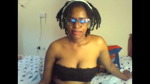 Snapshot of seductivgigi5 chatting on 09-24-25, 07:06 Lianna online show from 09-24-25, 07:06