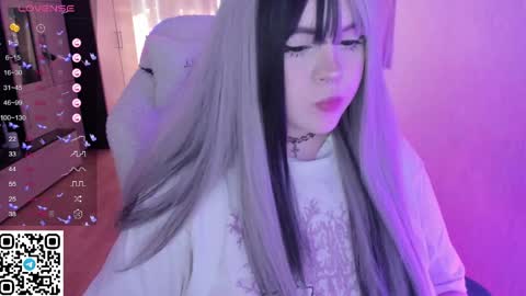 Selena  online show from 04-11-26, 07:45