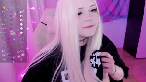 Selena  online show from 06-17-26, 04:37