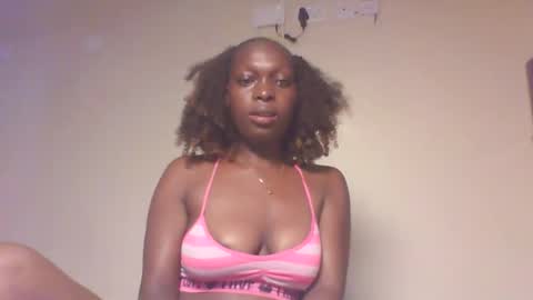 Snapshot of sellinprencess2 chatting on 03-18-26, 07:17 verah online show from 03-18-26, 07:17