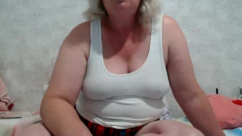 Snapshot of seniorita333 chatting on 07-18-26, 10:52 Lenna online show from 07-18-26, 10:52