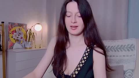 Snapshot of sensuallucy233 chatting on 06-09-26, 05:35 sensuallucy233 online show from 06-09-26, 05:35