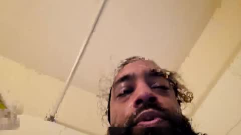 Snapshot of serani02 chatting on 12-21-25, 10:22 Serani online show from 12-21-25, 10:22