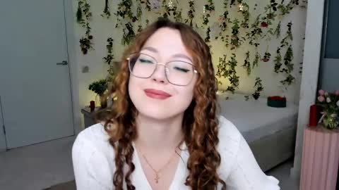 Snapshot of sereneflame chatting on 04-03-26, 04:05 Ophelia online show from 04-03-26, 04:05