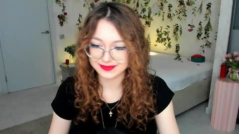 Snapshot of sereneflame chatting on 04-13-26, 04:01 Ophelia online show from 04-13-26, 04:01