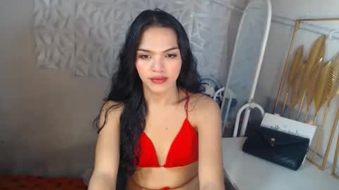 Snapshot of servicedoll18 chatting on 06-06-26, 12:43 Bella online show from 06-06-26, 12:43