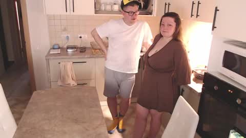 Roxy Kate Mary Alex Arnold online show from 04-28-26, 02:11