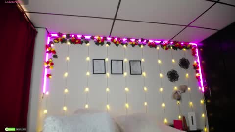 Lili online show from 04-15-26, 06:15