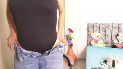 Snapshot of sexx__scarlett chatting on 01-17-26, 05:23 scarlet online show from 01-17-26, 05:23