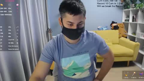 Snapshot of sexxxdickbig chatting on 04-17-26, 07:44 Tommy online show from 04-17-26, 07:44