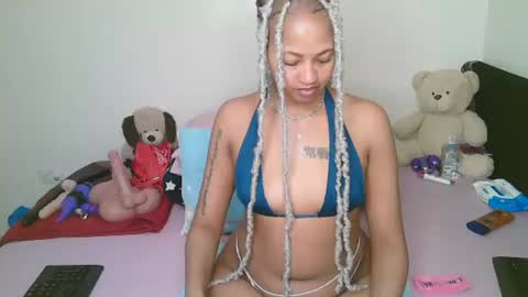 Snapshot of sexy_bluegirl chatting on 06-18-26, 01:28 sexy_bluegirl online show from 06-18-26, 01:28