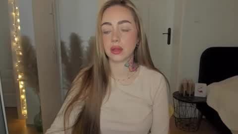 C o r a l i e online show from 01-19-26, 07:45