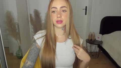 C o r a l i e online show from 02-09-26, 03:16