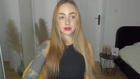 C o r a l i e online show from 03-18-26, 02:53