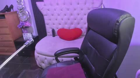  C R I S T A L  online show from 05-11-26, 07:00