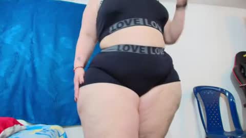 Snapshot of sexy_curvi chatting on 06-18-26, 04:11 karla instagram online show from 06-18-26, 04:11