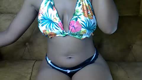 Snapshot of sexy_ellahh chatting on 03-07-26, 01:13 Ellahh online show from 03-07-26, 01:13