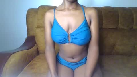 Snapshot of sexy_ellahh chatting on 03-24-26, 01:21 Ellahh online show from 03-24-26, 01:21