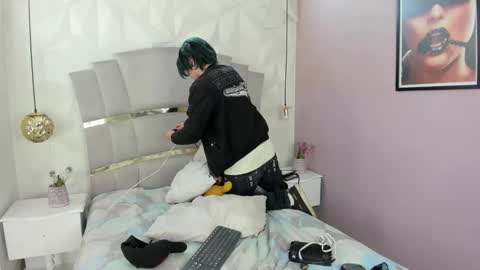 Dereck Martinez online show from 12-17-24, 12:11