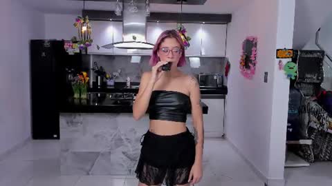 Snapshot of sexy_hot_friends_ chatting on 07-12-26, 05:42 WENDY MAX AND VICKY online show from 07-12-26, 05:42