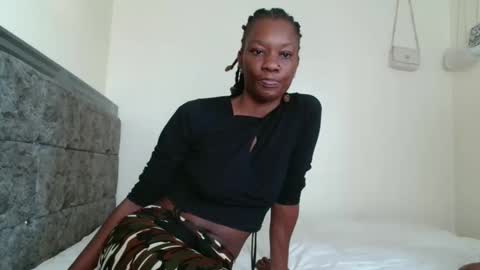 Snapshot of sexy_malyn chatting on 11-21-25, 11:20 Shasha Money online show from 11-21-25, 11:20