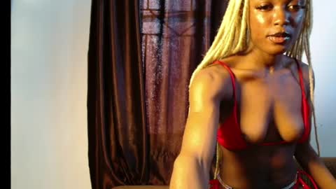 Snapshot of sexy_maureen chatting on 06-18-26, 08:14 maggi online show from 06-18-26, 08:14