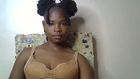 Snapshot of sexy_molyne chatting on 03-10-26, 01:32 Molyne online show from 03-10-26, 01:32
