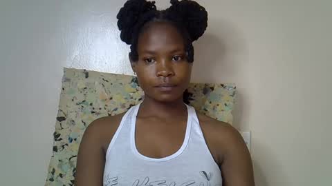 Snapshot of sexy_molyne chatting on 03-17-26, 12:15 Molyne online show from 03-17-26, 12:15