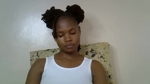 Snapshot of sexy_molyne chatting on 03-17-26, 06:00 Molyne online show from 03-17-26, 06:00