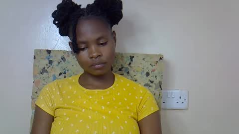 Snapshot of sexy_molyne chatting on 03-21-26, 05:23 Molyne online show from 03-21-26, 05:23