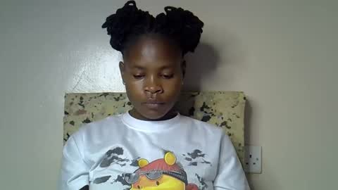 Snapshot of sexy_molyne chatting on 03-23-26, 12:58 Molyne online show from 03-23-26, 12:58