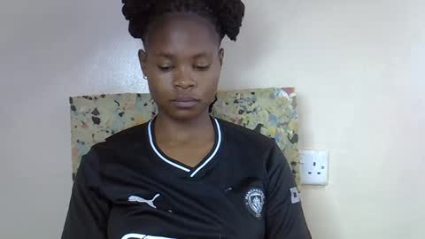 Snapshot of sexy_molyne chatting on 03-25-26, 02:17 Molyne online show from 03-25-26, 02:17
