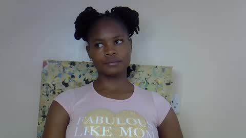 Snapshot of sexy_molyne chatting on 03-26-26, 04:29 Molyne online show from 03-26-26, 04:29
