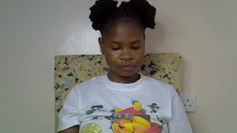 Snapshot of sexy_molyne chatting on 03-30-26, 04:02 Molyne online show from 03-30-26, 04:02