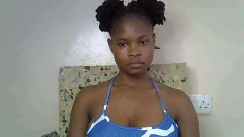Snapshot of sexy_molyne chatting on 04-01-26, 12:11 Molyne online show from 04-01-26, 12:11