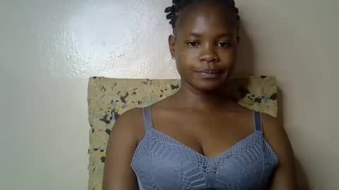 Snapshot of sexy_molyne chatting on 04-18-26, 11:16 Molyne online show from 04-18-26, 11:16
