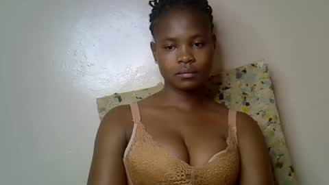 Snapshot of sexy_molyne chatting on 04-26-26, 11:13 Molyne online show from 04-26-26, 11:13