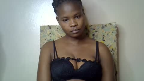 Snapshot of sexy_molyne chatting on 04-29-26, 11:44 Molyne online show from 04-29-26, 11:44