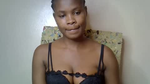 Snapshot of sexy_molyne chatting on 04-30-26, 01:28 Molyne online show from 04-30-26, 01:28